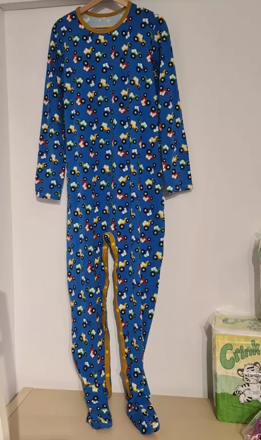 TALLA STANDAR-UNICA con pies - 85€